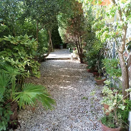 فندق مبيت وإفطار Le Midi Versilia 3*