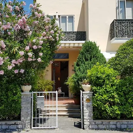 فندق مبيت وإفطار Le Midi Versilia 3*
